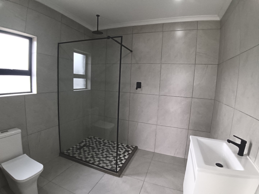 5 Bedroom Property for Sale in Fraaiuitsig Western Cape